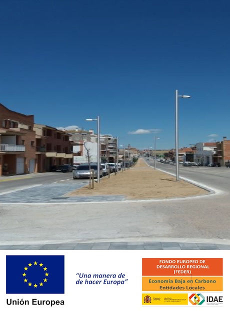 Detall de l'Avinguda Francesc Macià i els logos de les corresponents entitats que han possible aquesta millora